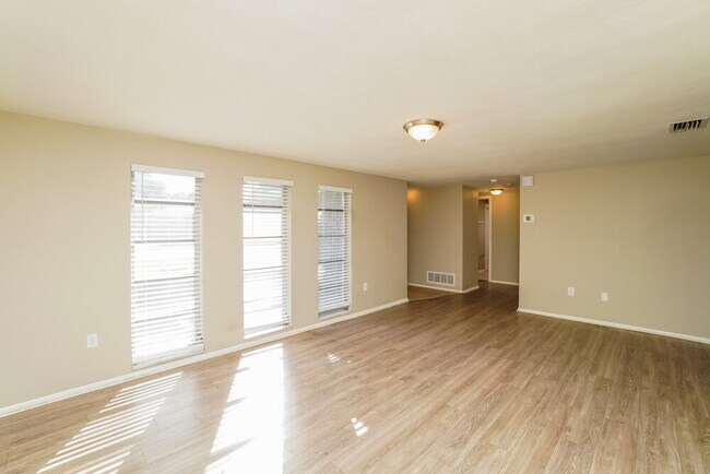 Building Photo - 11115 Areca Dr