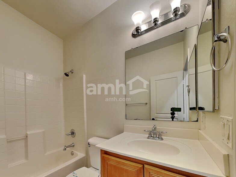 Building Photo - 9428 W Riverside Ave