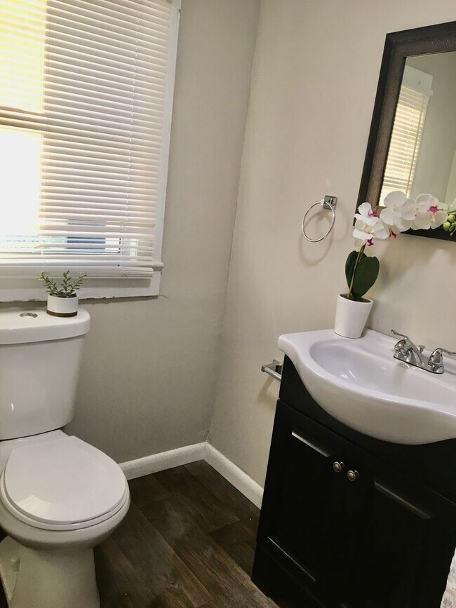 Building Photo - 3 Bedroom House! Coming soon!