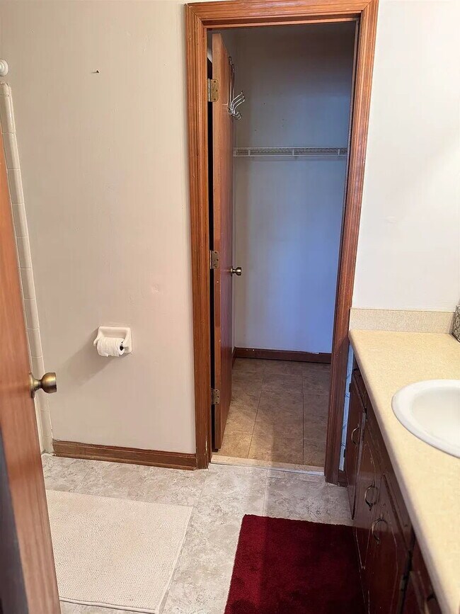 Building Photo - 2BR Condo with Private Baths, Fireplace, Balcony & In-unit Washer/Dryer– Near FSU & TSC