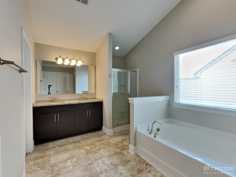 Building Photo - 2203 Wise Owl Dr