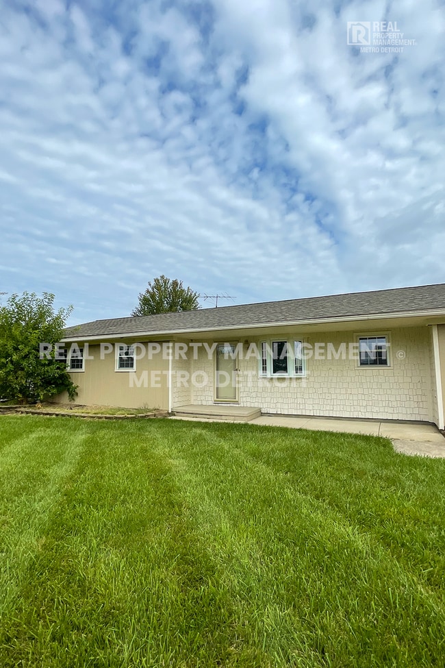 Building Photo - 20875 Miles S