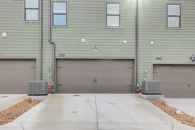 Building Photo - 1001 Lifford Ln