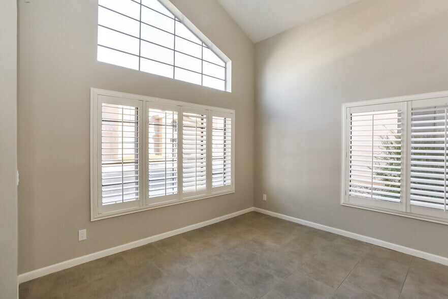 Building Photo - 4533 E Annette Dr