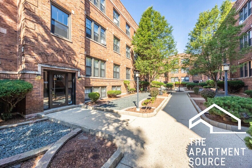 Building Photo - 630 W Cornelia Ave