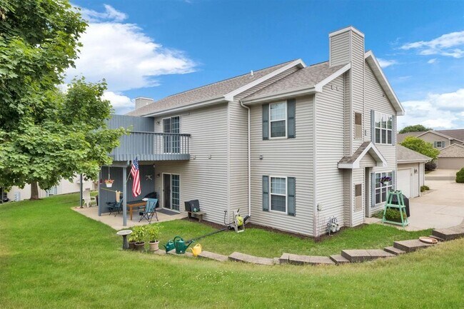 Building Photo - 3076 Selkirk Dr