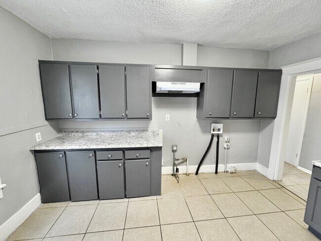 Building Photo - 3338 Coleman Ave