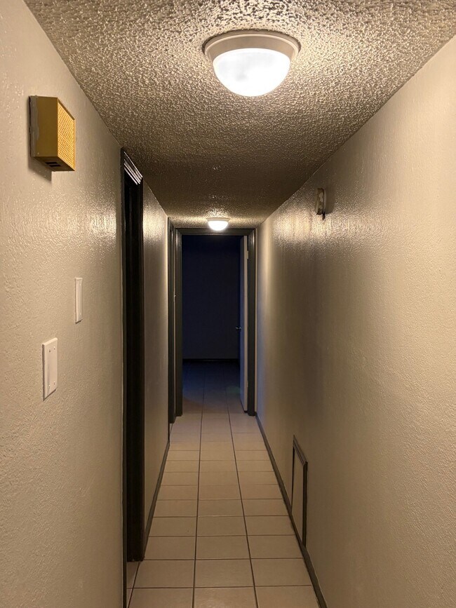 Building Photo - 1901 Amy Sue Dr