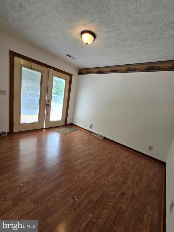 Building Photo - 37 Carter Ln