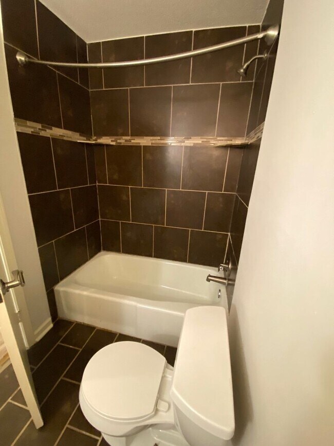Building Photo - 7076 Wickshire Cove W