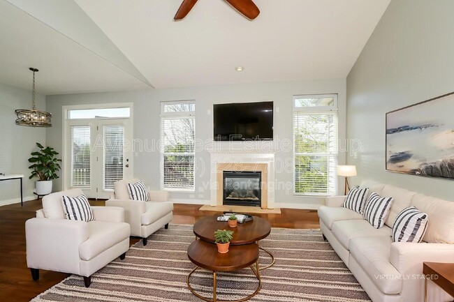 Building Photo - 730 Sunset Ln