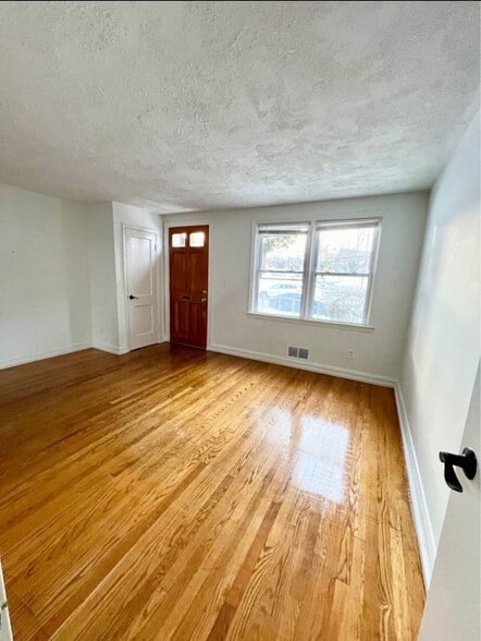 Building Photo - 603 Lucia Ave