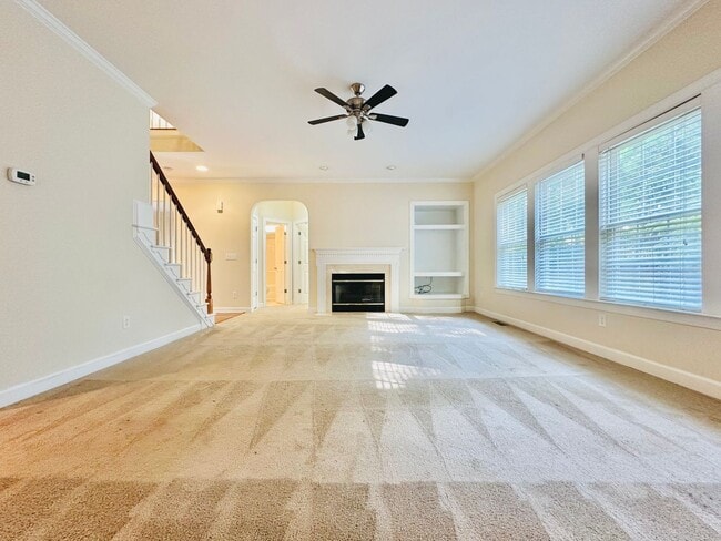 Building Photo - 5 BD, 4 BA Beautiful Wakefield Home