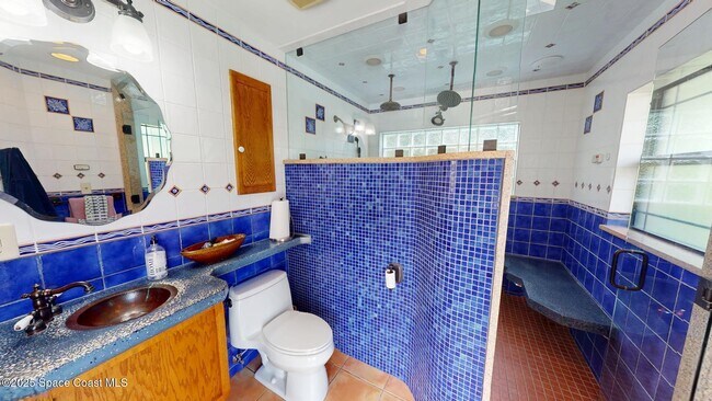 Building Photo - 275 Bonita Dr