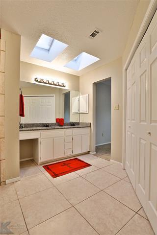Building Photo - 8033 Vita Ct
