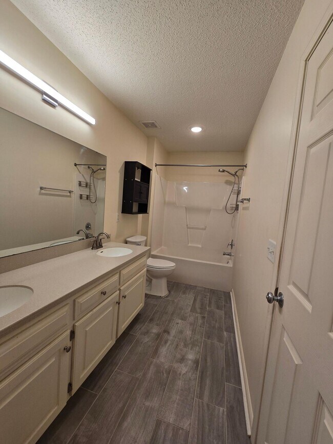 Building Photo - 3682 Beacon Dr