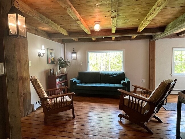 Building Photo - 102 New Templeton Rd