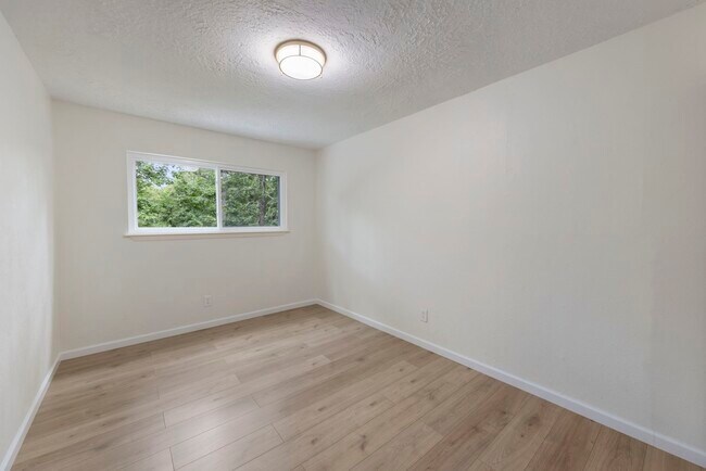 Building Photo - 10 Glorybower Ct