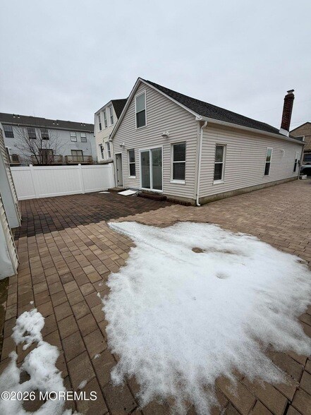 Building Photo - 67 5th St