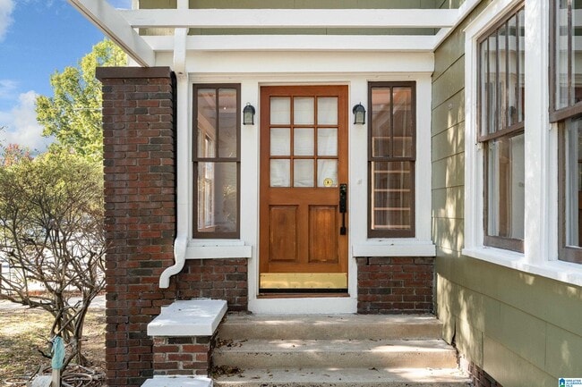 Building Photo - 3716 6th Ave S