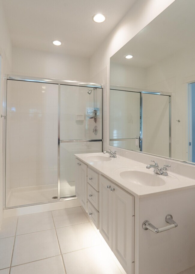 Building Photo - 186 Soriano Dr