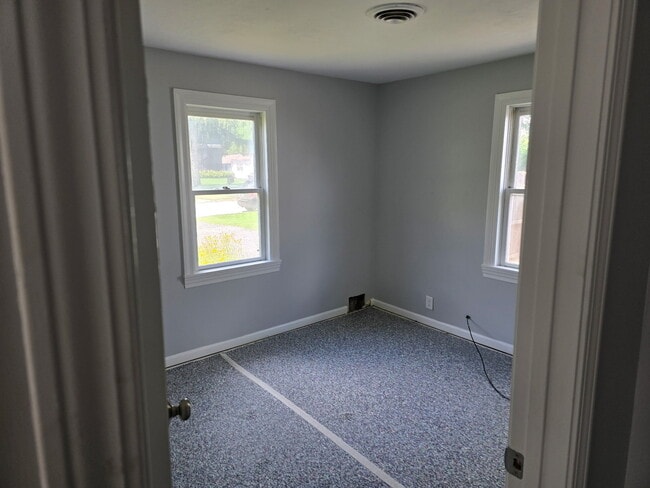 Building Photo - 371 N La Londe Ave