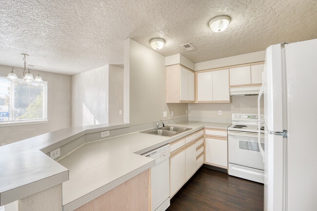 Building Photo - 1438 N Bluff Pl