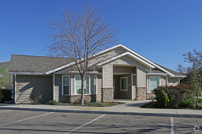 Parkside Court Apartments - 355 Danielle Way Woodlake CA 93286 ...