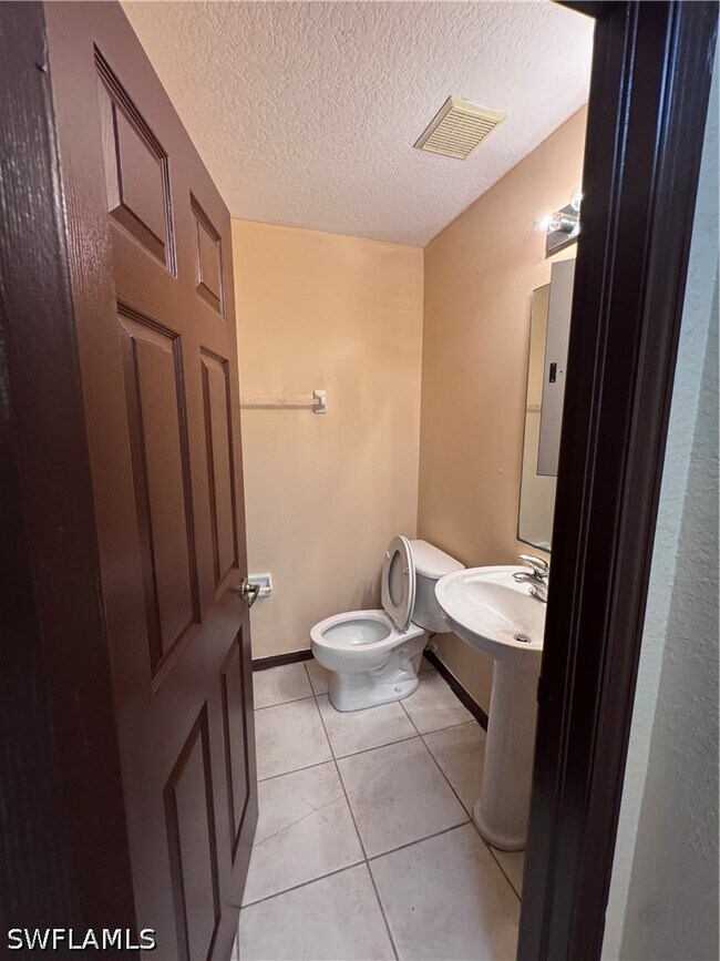 Building Photo - 7675 Meadow Lakes Dr