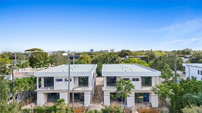 Building Photo - 11 SE 12th Ave