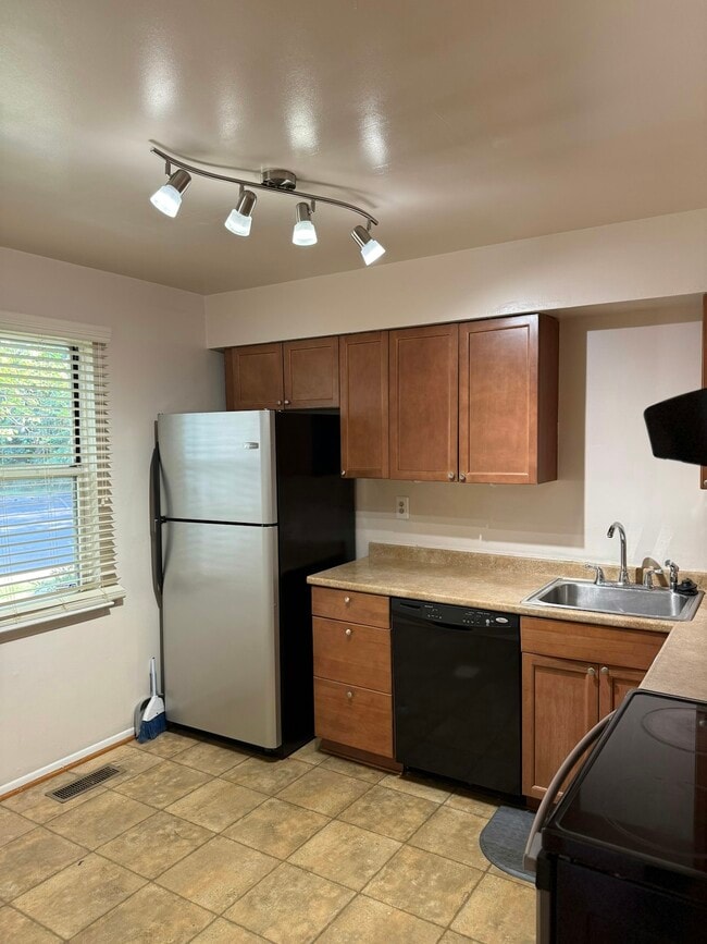 Building Photo - 7028 Palamar Turn