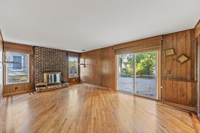 Building Photo - 62 E Fox Hill Dr