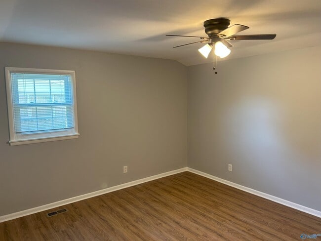 Building Photo - 9802 Dolphin Dr