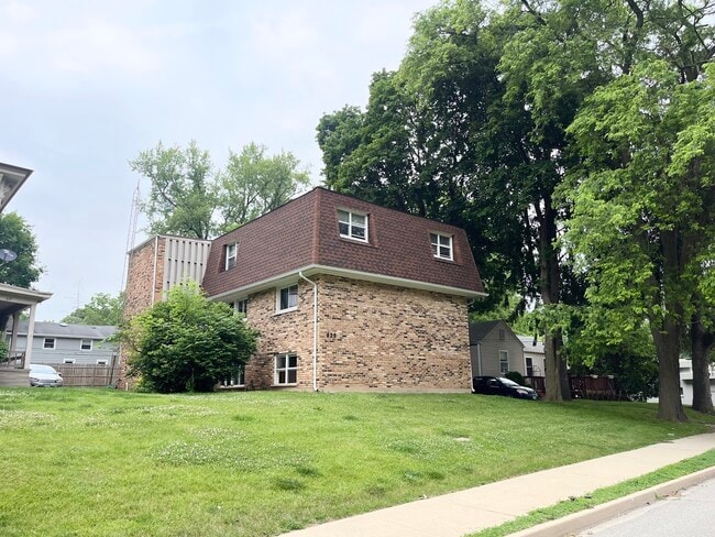 Primary Photo - 639 McHenry Ave