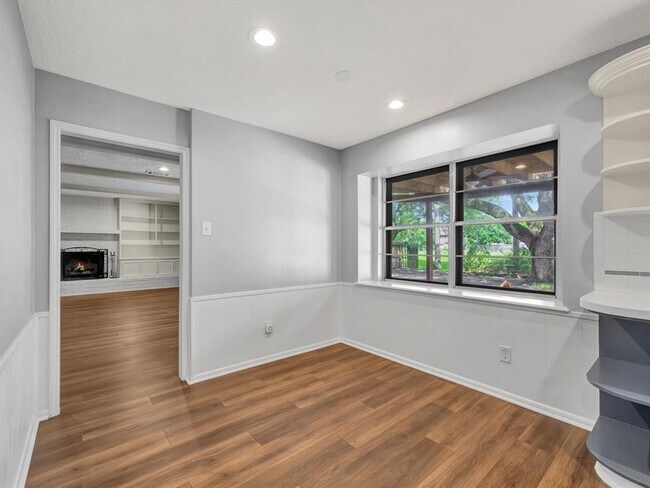 Building Photo - 15014 Torry Pines Rd