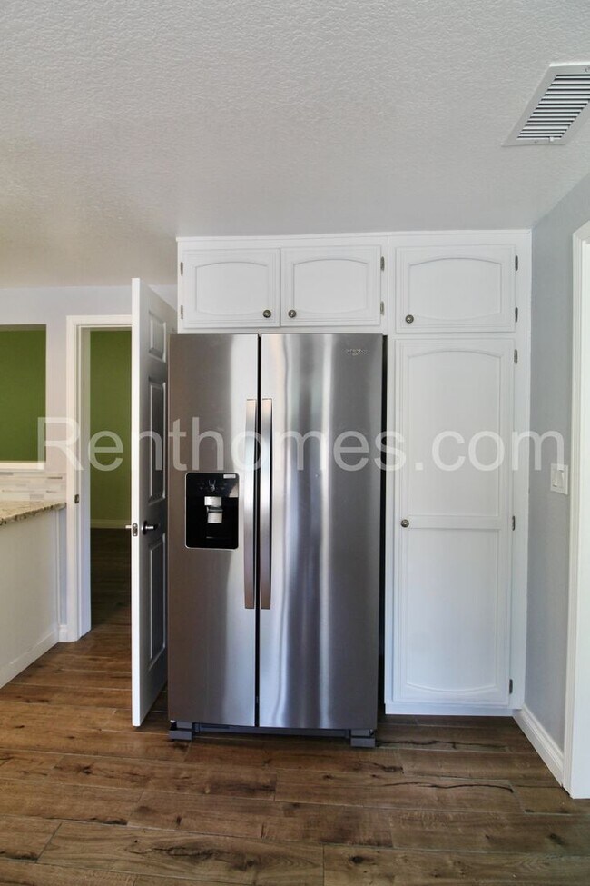 Building Photo - 15730 Via Calanova