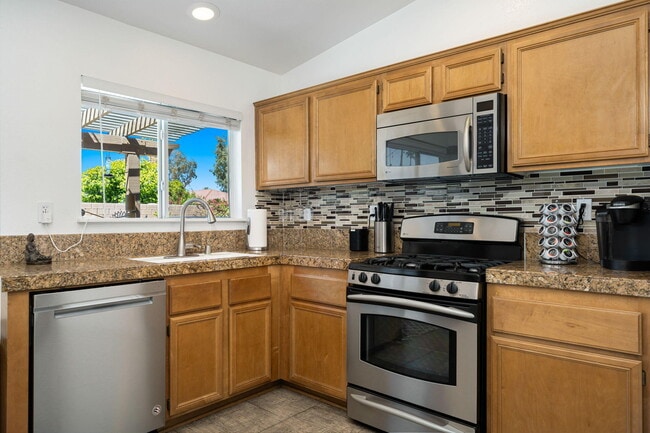 Building Photo - 47375 Mangrove St