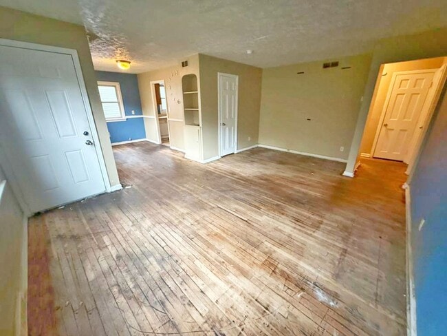 Building Photo - 3 BED 1 BATH BEAUTIFUL SINGLE FAMILY HOME