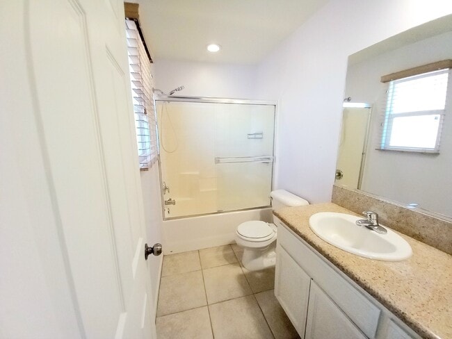 Building Photo - Spacious 3 bedroom, 2 bath with bonus room in Indian Cove