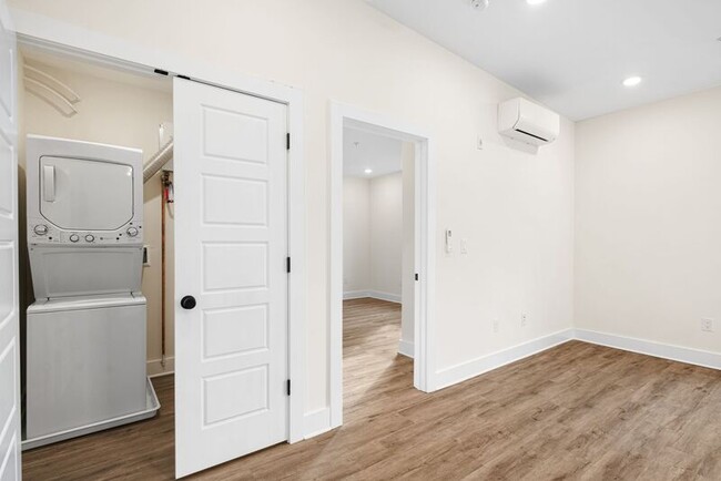 Building Photo - 6832 Ridge Ave