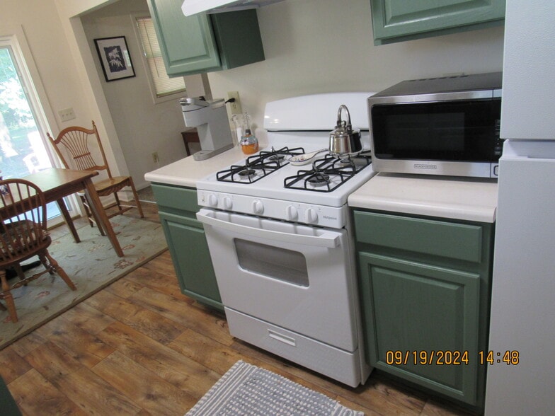 Building Photo - 6452 W Vw Ave