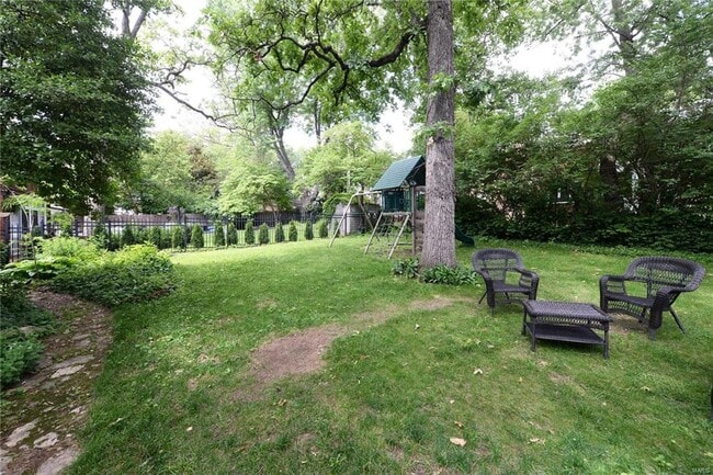 Building Photo - 418 Carswold Dr