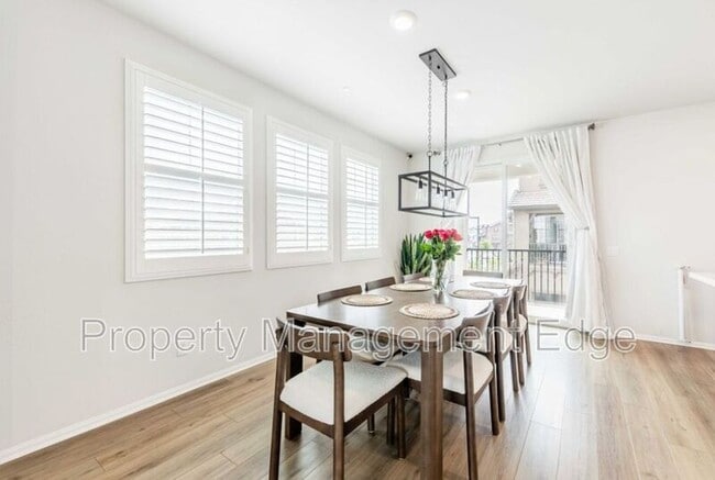 Building Photo - 40709 Melrose Dr