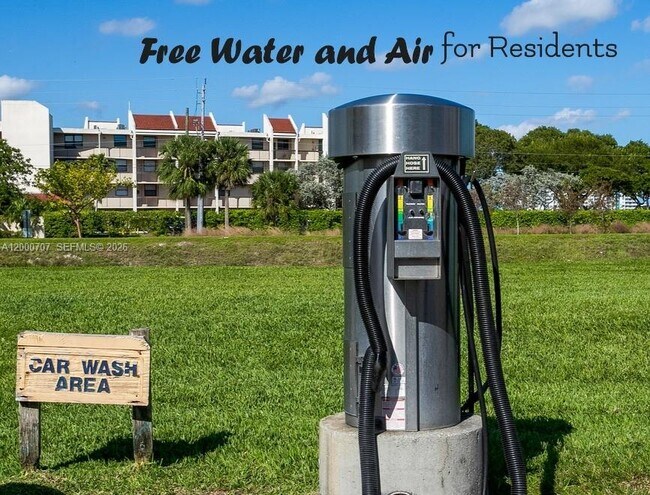 Building Photo - 2841 N Oakland Forest Dr