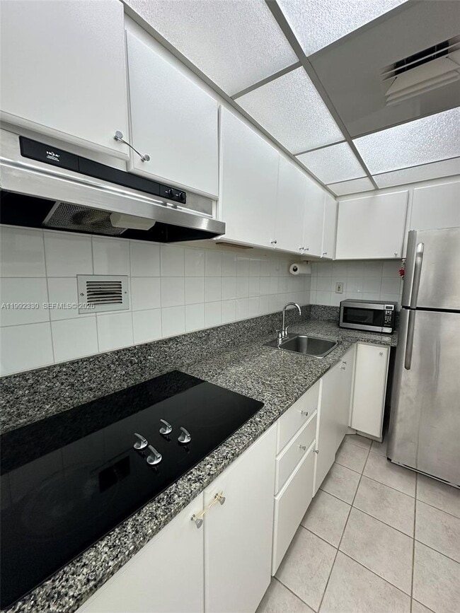 Building Photo - 1000 West Ave