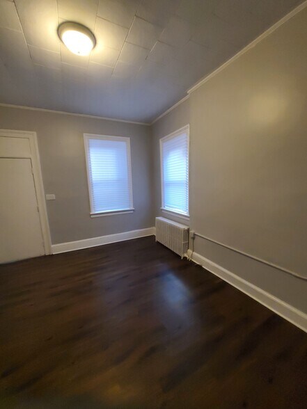 Building Photo - 177 W Parmenter St