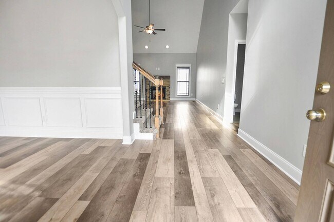 Building Photo - Pet Friendly Three Bedroom with Bonus!