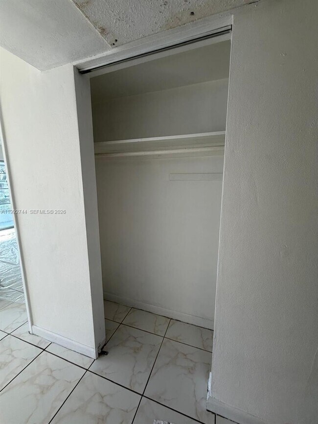 Building Photo - 19051 NE 2nd Ave