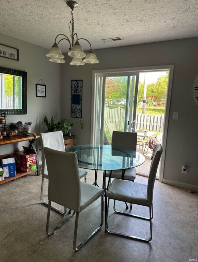 Building Photo - Split Floor Plan 3B2B Ranch in Lindberg Village