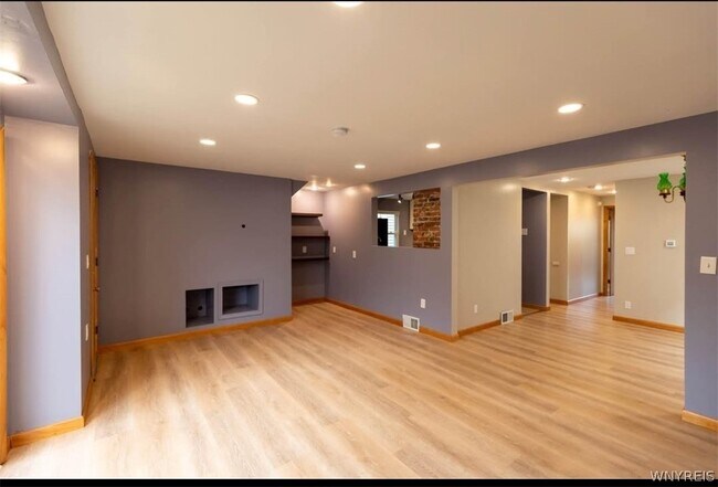 Building Photo - 19 Hobmoor Ave